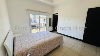 Se alquila casa con patio en San Rafael Escazú 26-1468