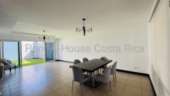 Se alquila casa con patio en San Rafael Escazú 26-1468