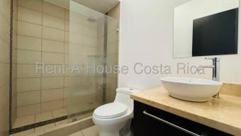 Se alquila casa con patio en San Rafael Escazú 26-1468