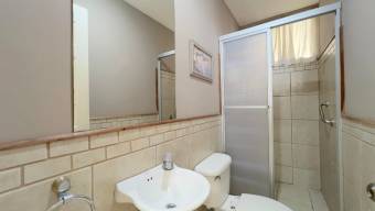 Se alquila casa con mucha luz natural en San Antonio Escazú 26-760