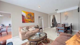 Se alquila casa con mucha luz natural en San Antonio Escazú 26-760