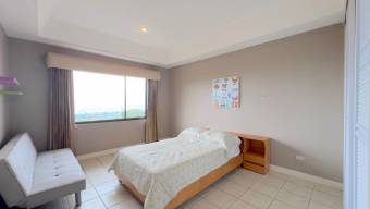 Se alquila casa con mucha luz natural en San Antonio Escazú 26-760