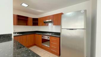 Se alquila espacioso apartamento en Escazú San José 26-1176