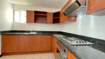 Se alquila espacioso apartamento en Escazú San José 26-1176