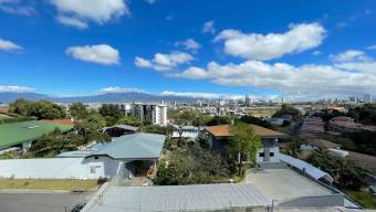 Se alquila espacioso apartamento en Escazú San José 26-1176