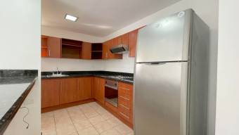 Se alquila espacioso apartamento en Escazú San José 26-1176