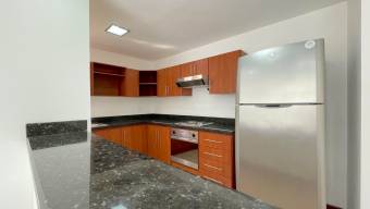 Se alquila espacioso apartamento en Escazú San José 26-1176