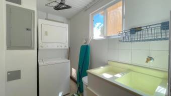 Se alquila espacioso apartamento en Escazú San José 26-1176