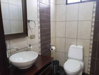 Venta de Casa en Santa Ana-Piedades. RAH 26-136