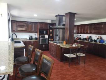 Venta de Casa en Santa Ana-Piedades. RAH 26-136