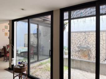 Se alquila apartamento en San Pedro Montes de Oca 25-1627