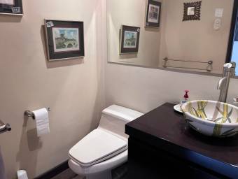 Se alquila apartamento en San Pedro Montes de Oca 25-1627