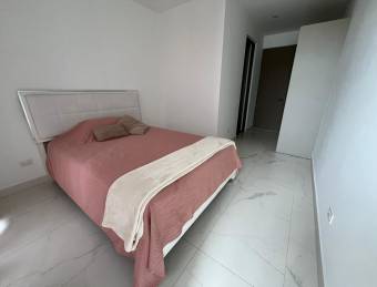 Vista Espectacular y Diseño Inteligente Residencia con Family Room, Jardín y Vistas a la Ciudad