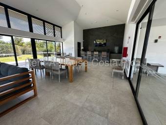 Venta de Magnifica Casa en Alajuela / Mls. 26-1411 OFC JB