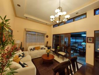 Venta de Excelente Casa en Escazú / Mls. 26-1351 OFC JB