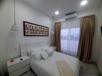 Venta de Preciosa Casa a Estrenar en Escazú / Mls. 26-175 OFC JB