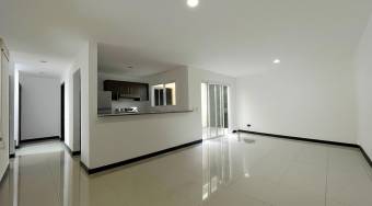 Modernidad y Confort en San Antonio Casa con Acabados de Lujo y Habitación de Servicio