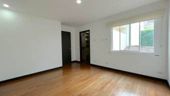 Modernidad y Confort en San Antonio Casa con Acabados de Lujo y Habitación de Servicio