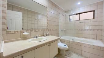 Exclusividad y Clima de Montaña Casa en San Antonio con Vistas y Doble Opción (Venta/Alquiler)