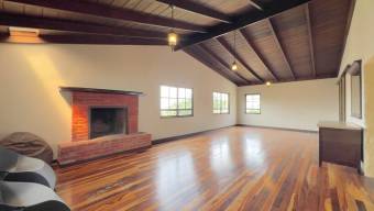 Exclusividad y Clima de Montaña Casa en San Antonio con Vistas y Doble Opción (Venta/Alquiler)