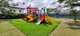 Se alquila casa con patio en Ulloa Heredia 26-1445