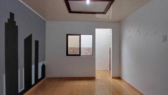 Venta de Casa con Apartamento 26-244