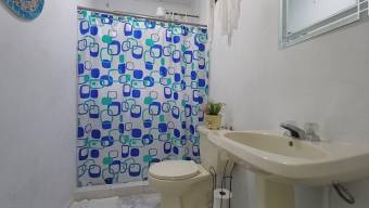 Venta de Casa con Apartamento 26-244