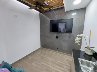 Casa remodelada en condominio exclusivo de Santa Ana