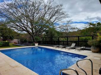 Casa remodelada en condominio exclusivo de Santa Ana