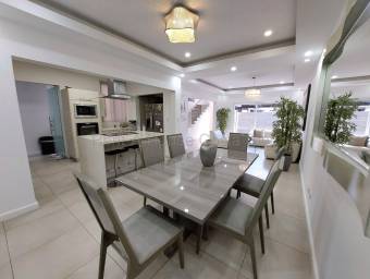 Se vende casa con patio en Pozos Santa Ana 26-1497 Se vende casa con patio en Pozos Santa Ana 26-1497