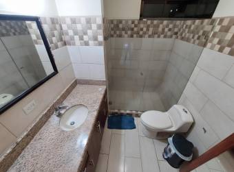 Se vende amplia casa en San Rafael Escazú 26-1355