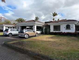 Se vende espaciosa casa en San Antonio Belén 26-1494