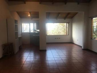 se alquila espacioso apartamento en Santa Ana incluye cabe e internet 20-556 