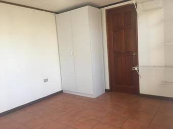 se alquila espacioso apartamento en Santa Ana incluye cabe e internet 20-556 