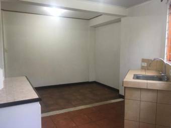 se alquila espacioso apartamento en Santa Ana incluye cabe e internet 20-556 