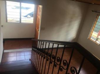 se alquila espacioso apartamento en Santa Ana incluye cabe e internet 20-556 