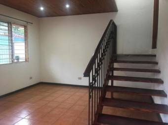 se alquila espacioso apartamento en Santa Ana incluye cabe e internet 20-556 