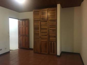 se alquila espacioso apartamento en Santa Ana incluye cabe e internet 20-556 