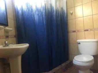 se alquila espacioso apartamento en Santa Ana incluye cabe e internet 20-556 