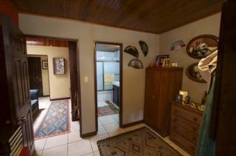 se vend espaciosa casa con jardin y estanque 19-1343