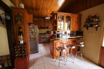 se vend espaciosa casa con jardin y estanque 19-1343