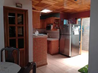 se vende linda casa en santa barbara heredia 20-530