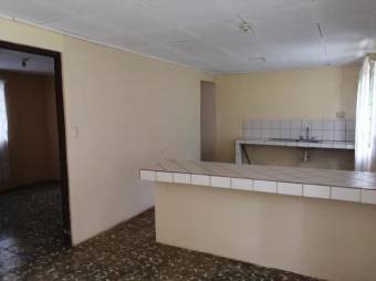 se vende propiedad con dos casa  y un apartamento 20-71