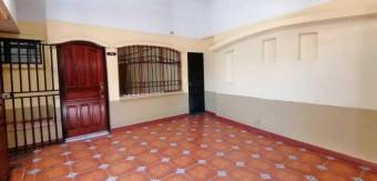 se vende espaciosa casa en altos de guadalupe