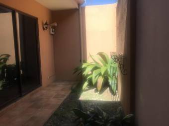 se vende casa en guachipelin norte 20-599