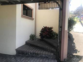 se vende casa en guachipelin norte 20-599