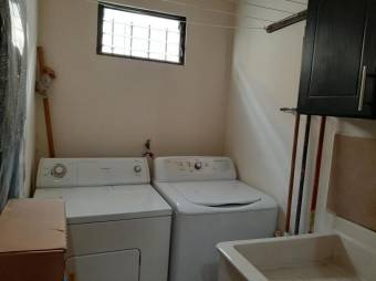 se alquila moderno apartamento en Rohrmoser 20-113