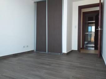 se alquila apartamento en paseon colon con fabulosa vista 20-554