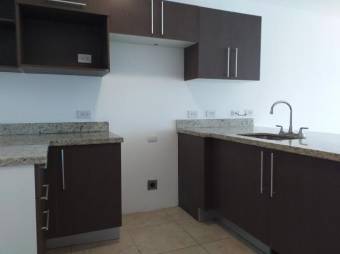 se alquila apartamento en paseon colon con fabulosa vista 20-554