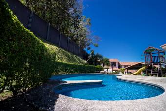 TERRAQUEA House for sale in Guachipelin. 3 bedrooms, terrace and patio